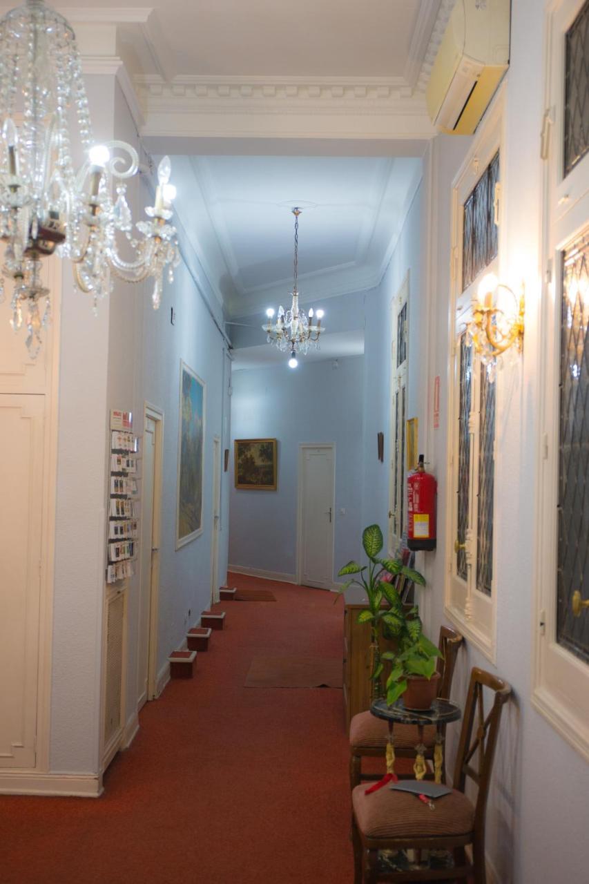 Готель Hostal Lamalonga Мадрид Екстер'єр фото